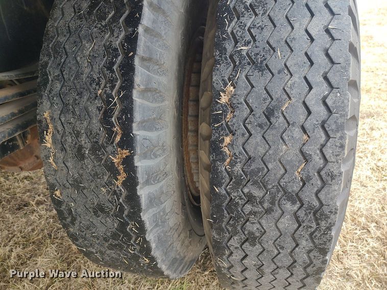 image for item MM9928 1991 GMC TopKick  flatbed truck