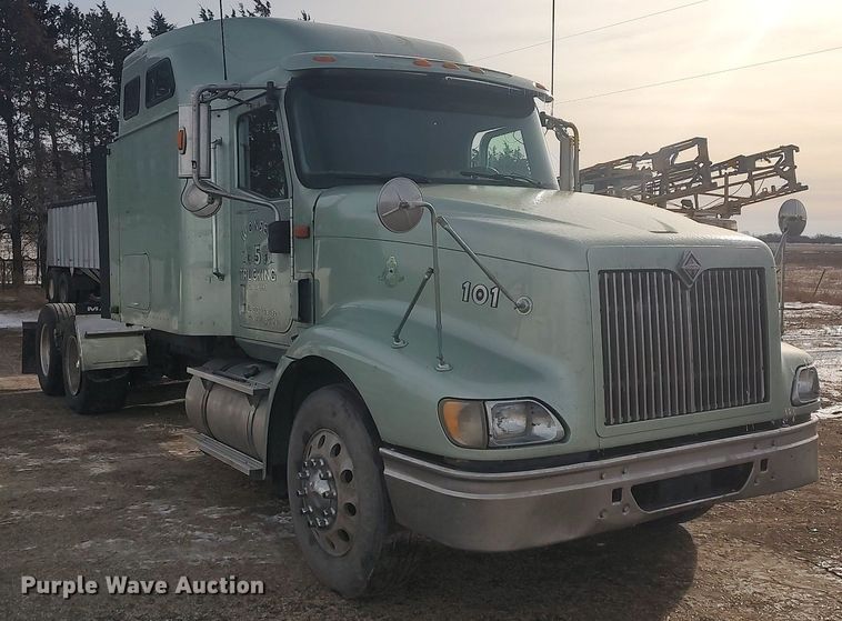 image for item MM9947 2007 International 9400  semi truck