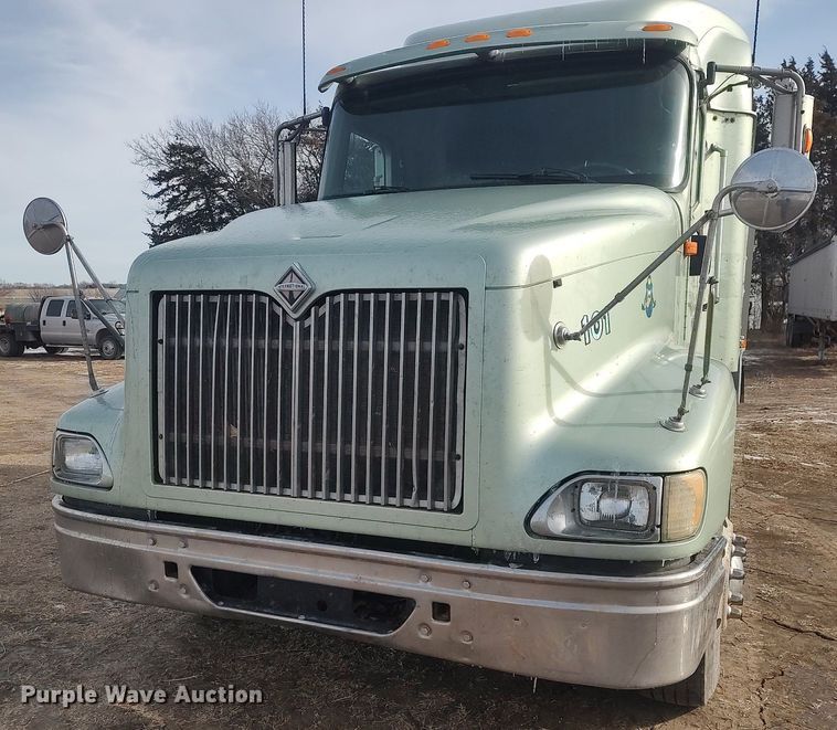 image for item MM9947 2007 International 9400  semi truck