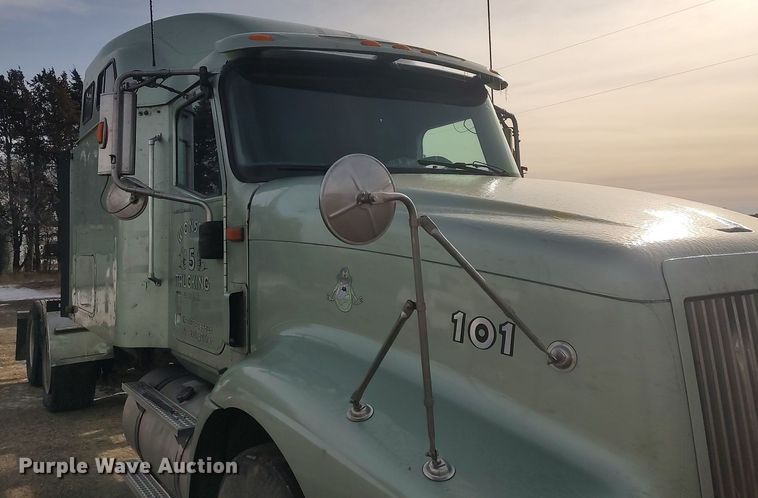 image for item MM9947 2007 International 9400  semi truck