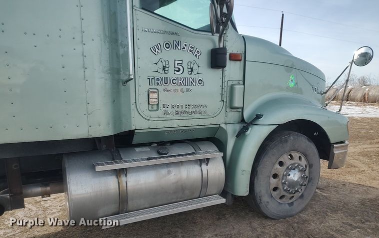 image for item MM9947 2007 International 9400  semi truck