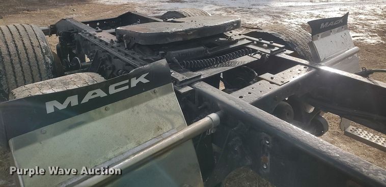 image for item MM9947 2007 International 9400  semi truck