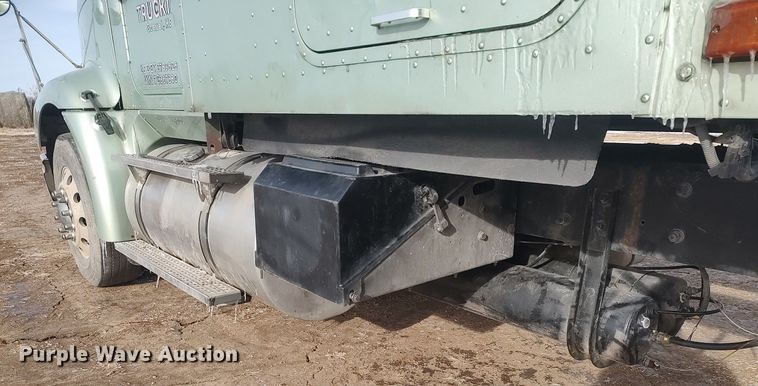 image for item MM9947 2007 International 9400  semi truck