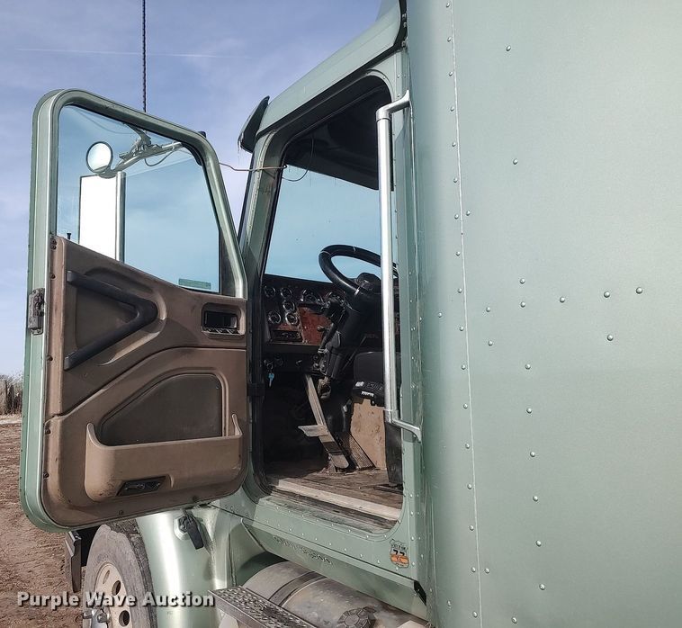 image for item MM9947 2007 International 9400  semi truck