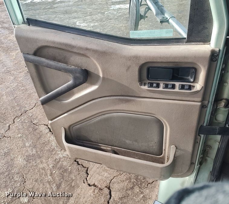 image for item MM9947 2007 International 9400  semi truck