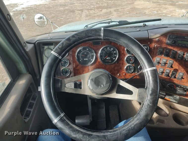 image for item MM9947 2007 International 9400  semi truck