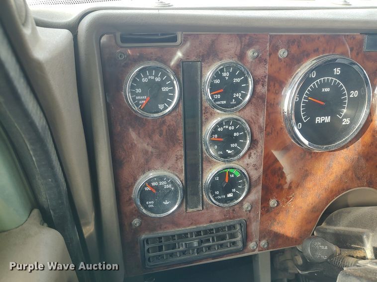 image for item MM9947 2007 International 9400  semi truck