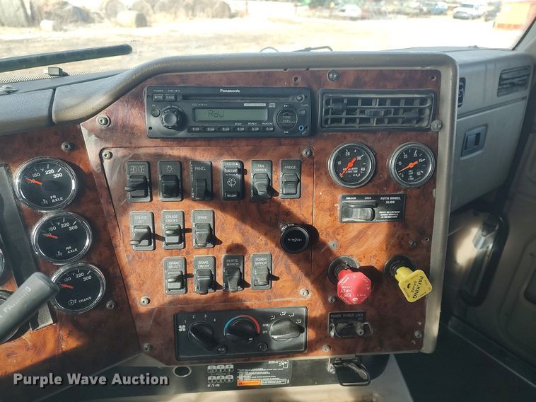 image for item MM9947 2007 International 9400  semi truck