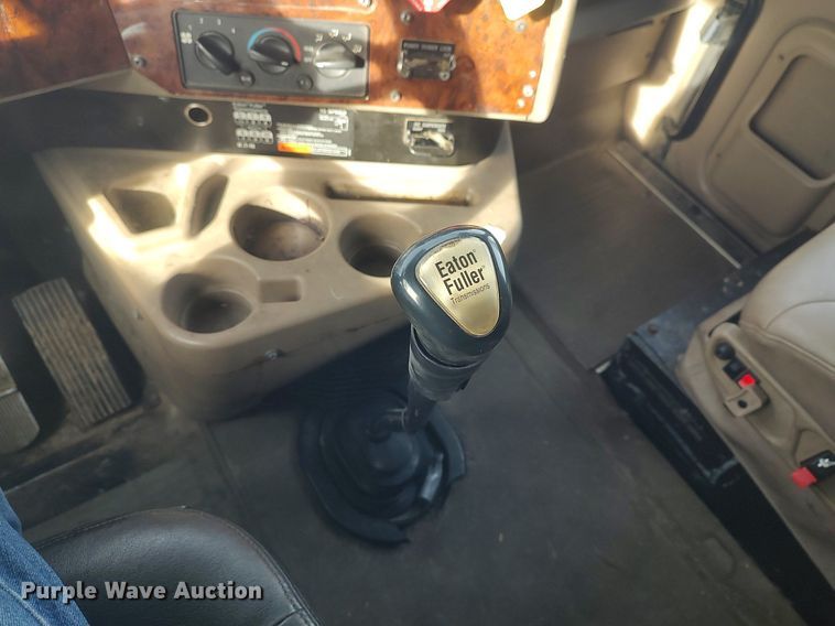 image for item MM9947 2007 International 9400  semi truck