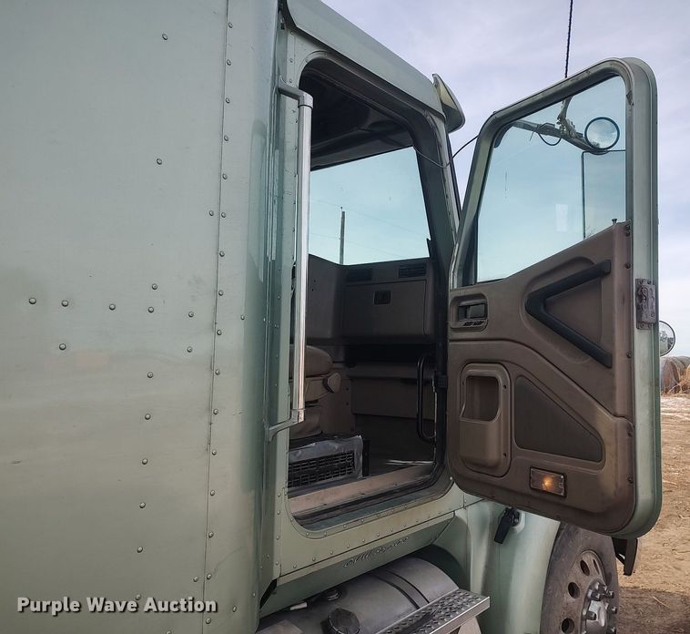 image for item MM9947 2007 International 9400  semi truck