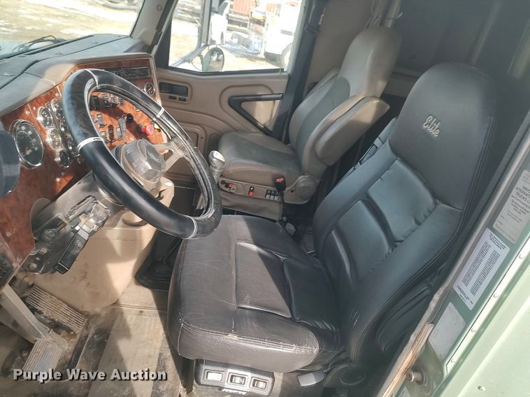 image for item MM9947 2007 International 9400  semi truck