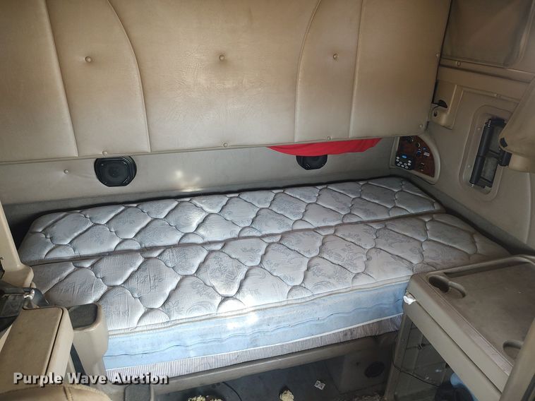 image for item MM9947 2007 International 9400  semi truck