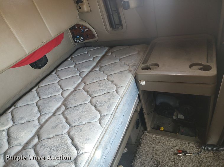 image for item MM9947 2007 International 9400  semi truck