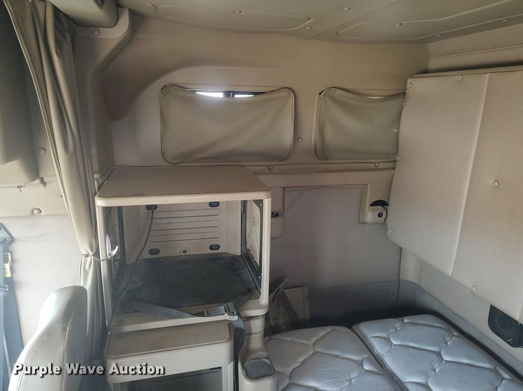 image for item MM9947 2007 International 9400  semi truck