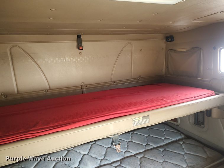 image for item MM9947 2007 International 9400  semi truck