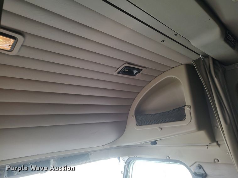 image for item MM9947 2007 International 9400  semi truck