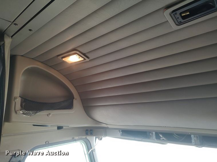 image for item MM9947 2007 International 9400  semi truck