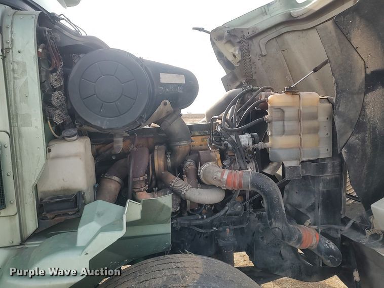 image for item MM9947 2007 International 9400  semi truck