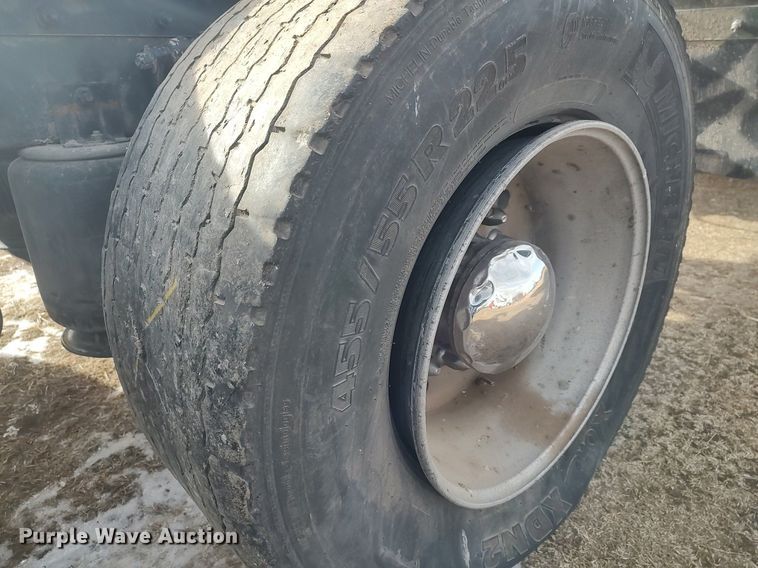 image for item MM9947 2007 International 9400  semi truck