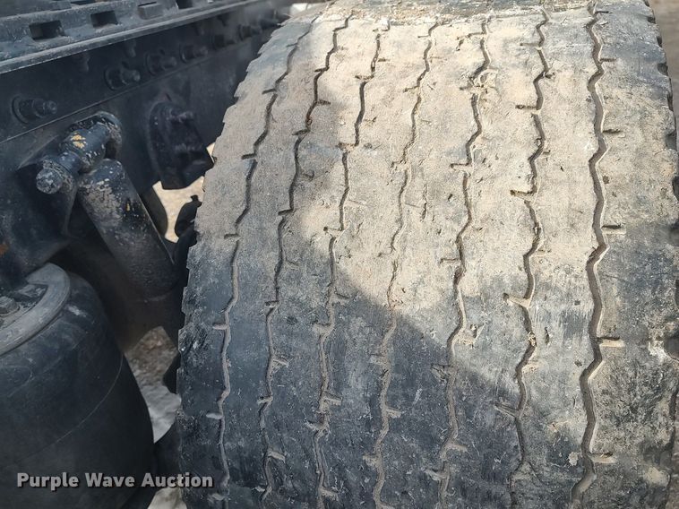 image for item MM9947 2007 International 9400  semi truck