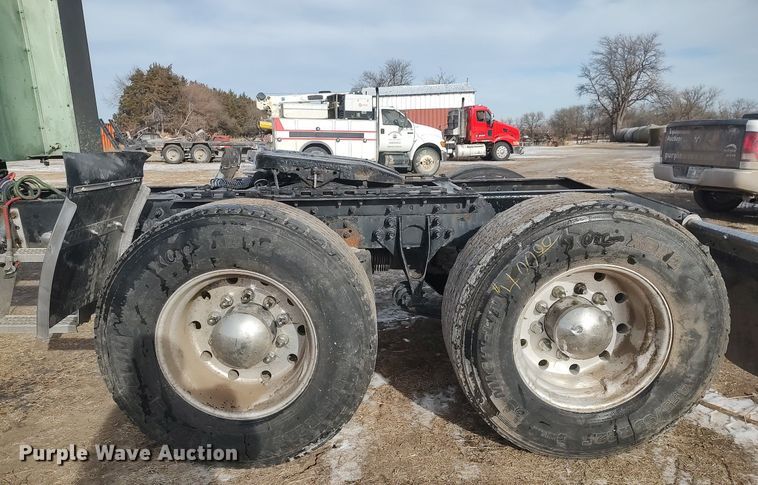 image for item MM9947 2007 International 9400  semi truck