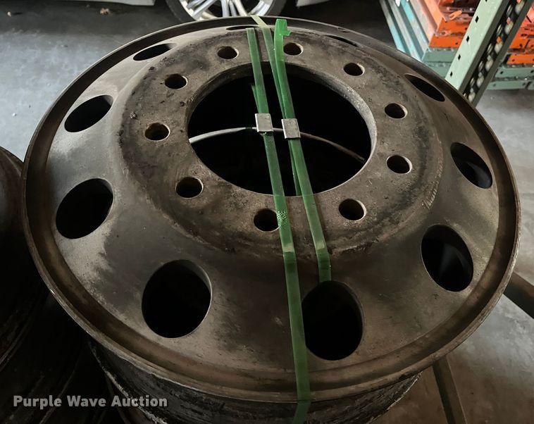 image for item MN9523 (8) 22.5" aluminum wheels