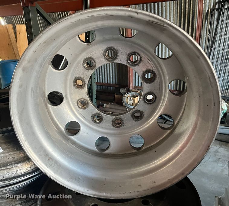 image for item MN9523 (8) 22.5" aluminum wheels