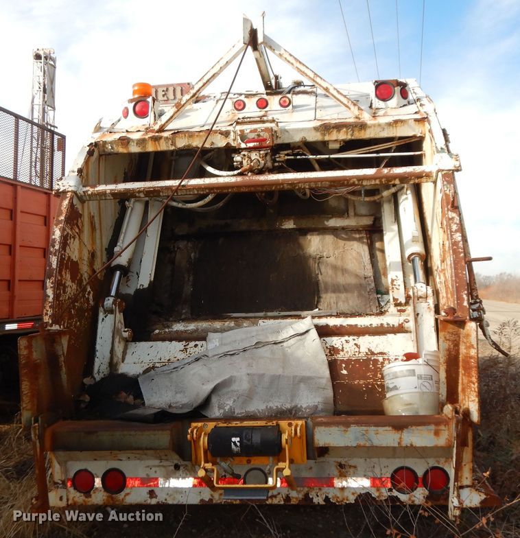 image for item DH3818 1999 Crane Carrier  refuse truck