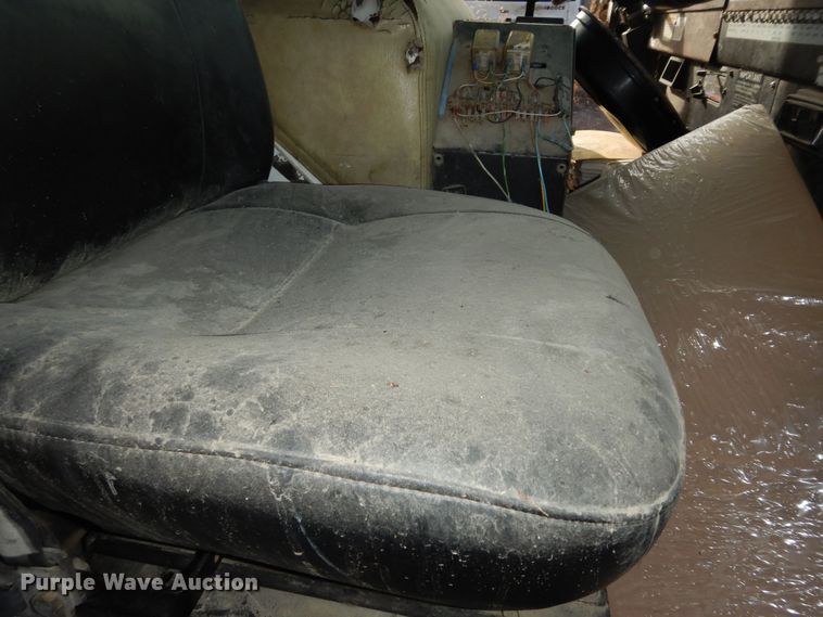 image for item DH3818 1999 Crane Carrier  refuse truck