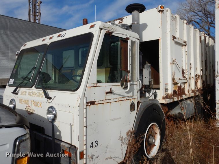 image for item DH3819 1997 Crane Carrier  refuse truck