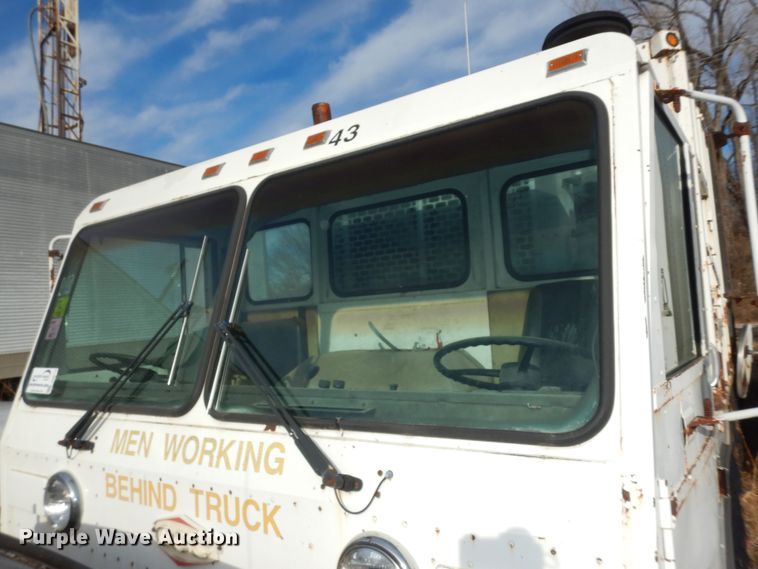 image for item DH3819 1997 Crane Carrier  refuse truck