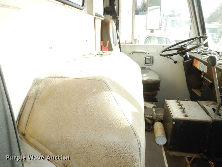 image for item DH3819 1997 Crane Carrier  refuse truck