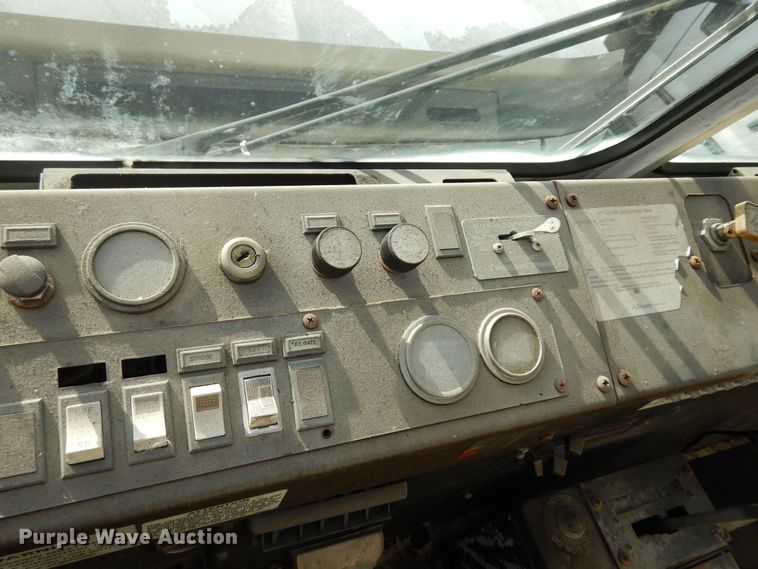 image for item DH3819 1997 Crane Carrier  refuse truck