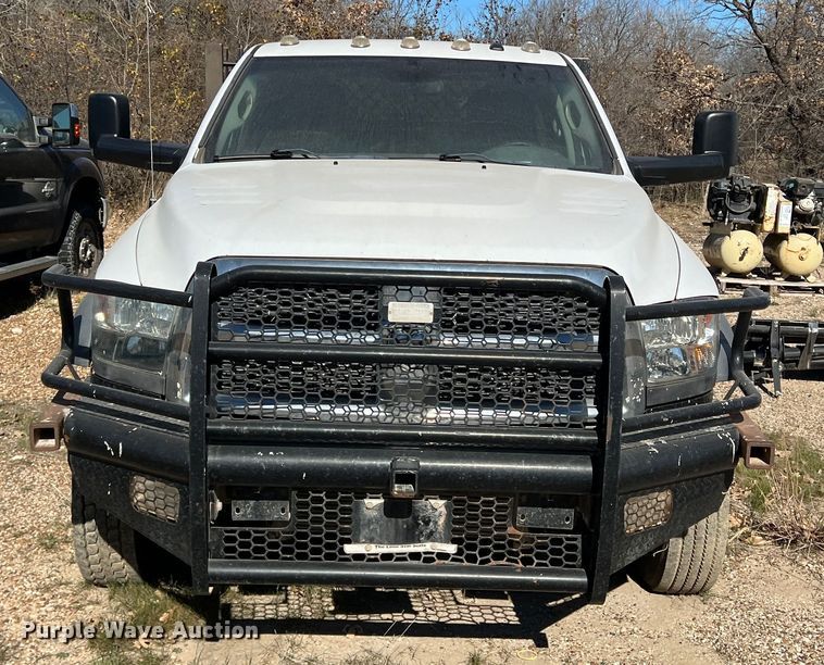 image for item DI8526 2014 Dodge Ram 5500HD  Crew Cab flatbed truck