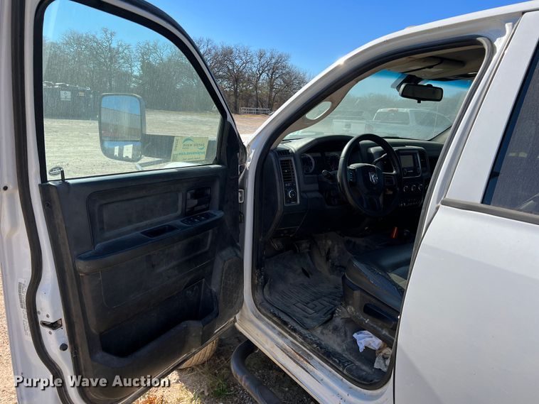 image for item DI8526 2014 Dodge Ram 5500HD  Crew Cab flatbed truck