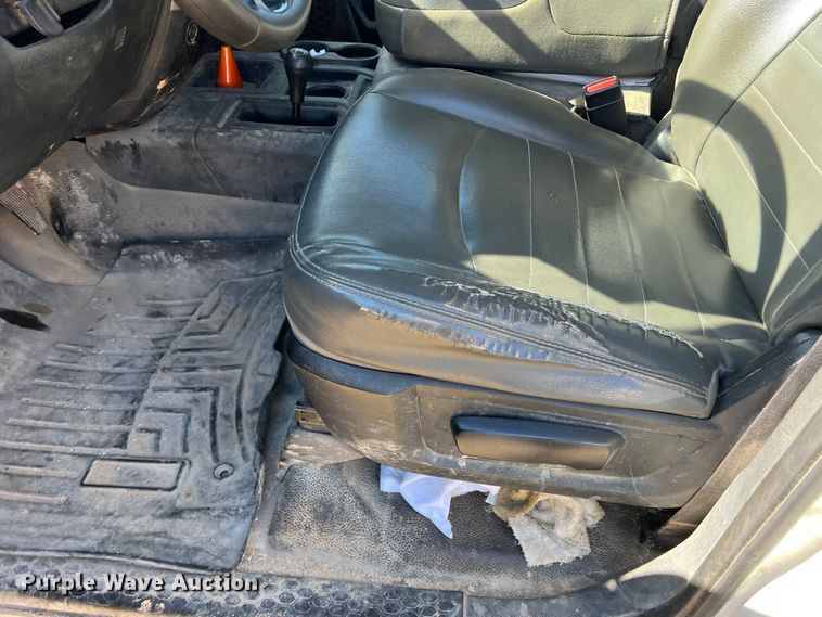 image for item DI8526 2014 Dodge Ram 5500HD  Crew Cab flatbed truck