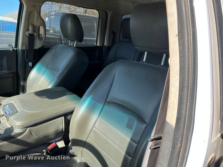 image for item DI8526 2014 Dodge Ram 5500HD  Crew Cab flatbed truck