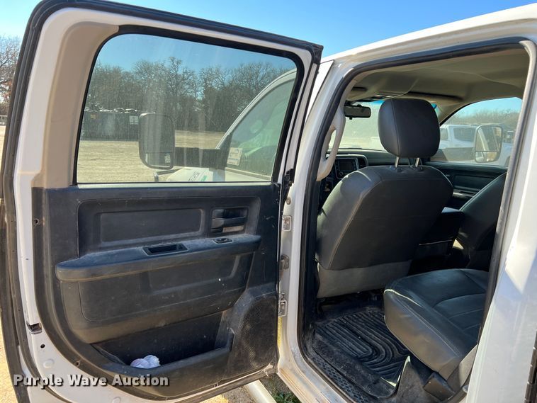 image for item DI8526 2014 Dodge Ram 5500HD  Crew Cab flatbed truck