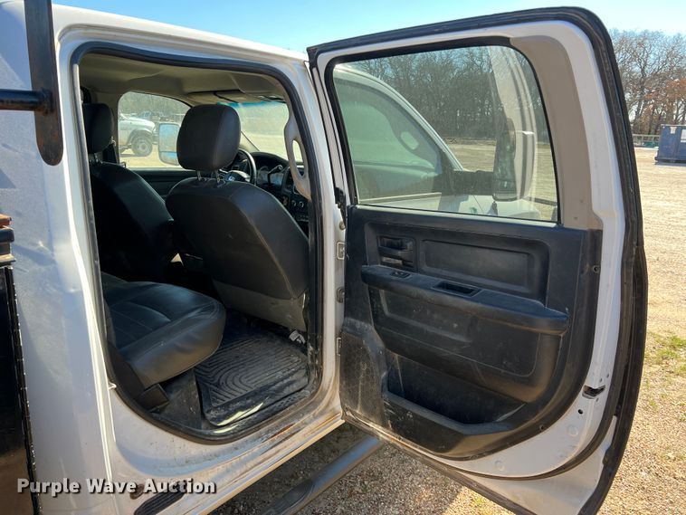 image for item DI8526 2014 Dodge Ram 5500HD  Crew Cab flatbed truck