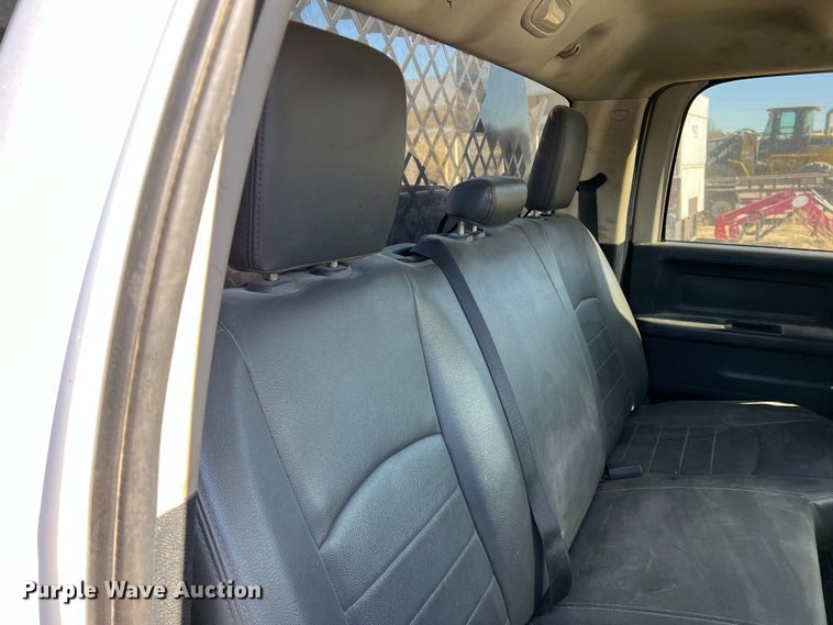 image for item DI8526 2014 Dodge Ram 5500HD  Crew Cab flatbed truck