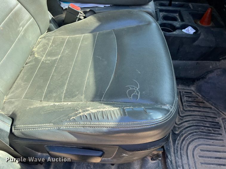 image for item DI8526 2014 Dodge Ram 5500HD  Crew Cab flatbed truck