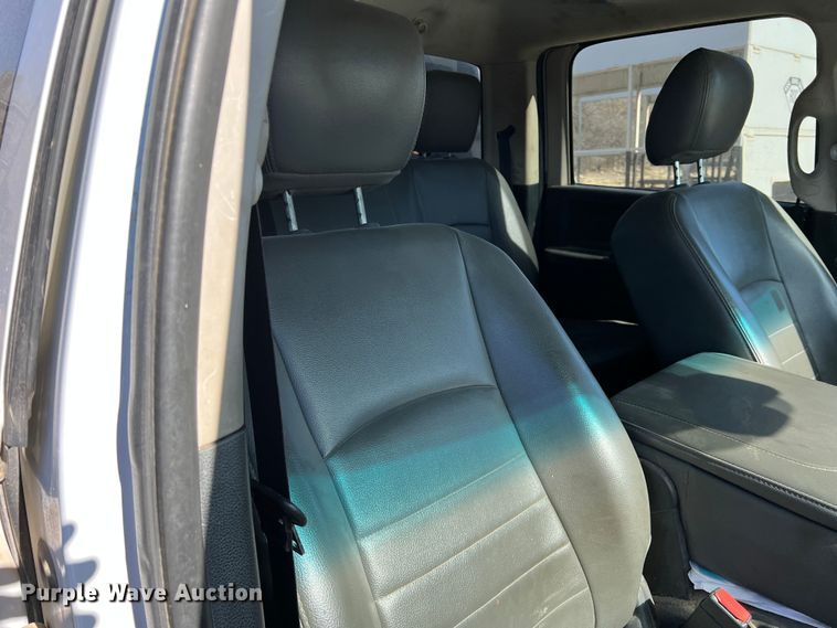 image for item DI8526 2014 Dodge Ram 5500HD  Crew Cab flatbed truck