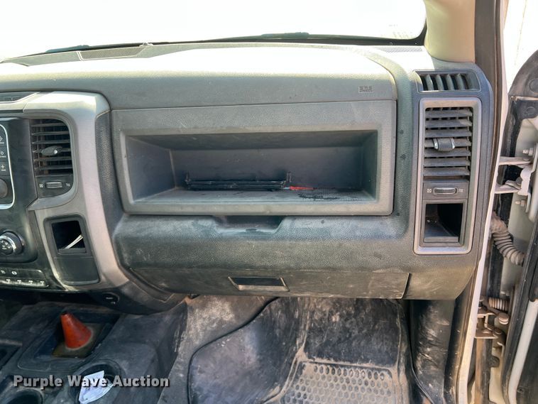 image for item DI8526 2014 Dodge Ram 5500HD  Crew Cab flatbed truck