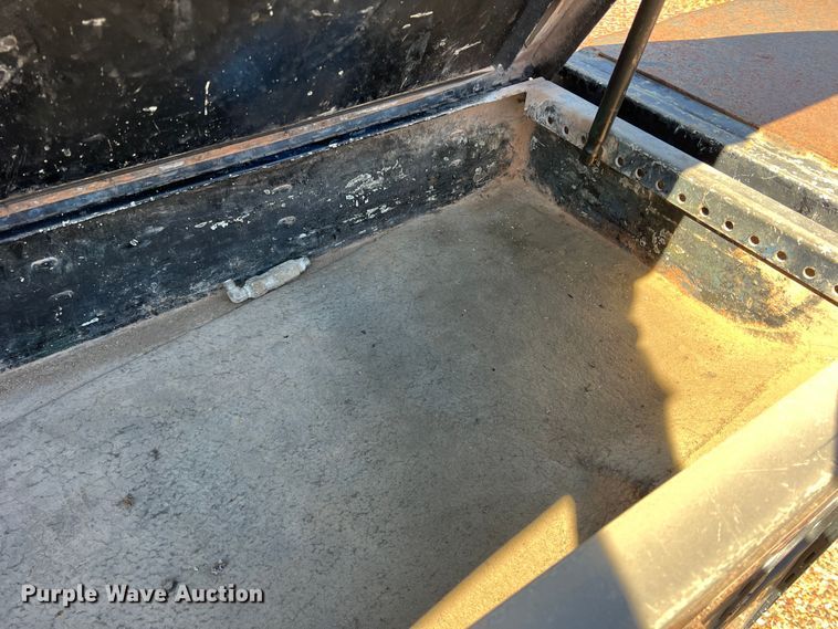 image for item DI8526 2014 Dodge Ram 5500HD  Crew Cab flatbed truck