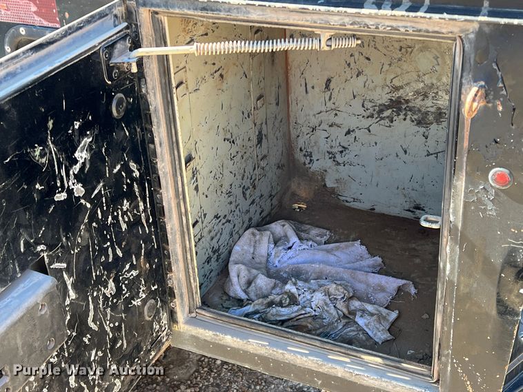 image for item DI8526 2014 Dodge Ram 5500HD  Crew Cab flatbed truck