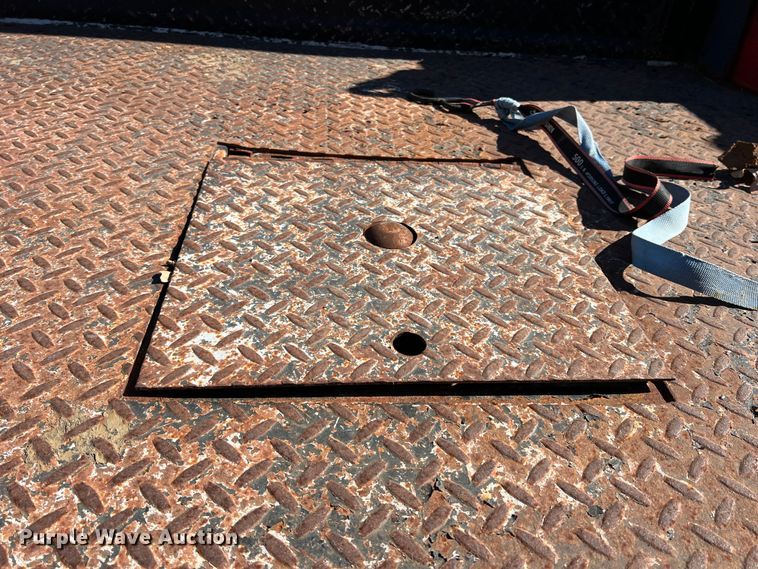 image for item DI8526 2014 Dodge Ram 5500HD  Crew Cab flatbed truck