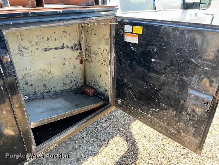 image for item DI8526 2014 Dodge Ram 5500HD  Crew Cab flatbed truck