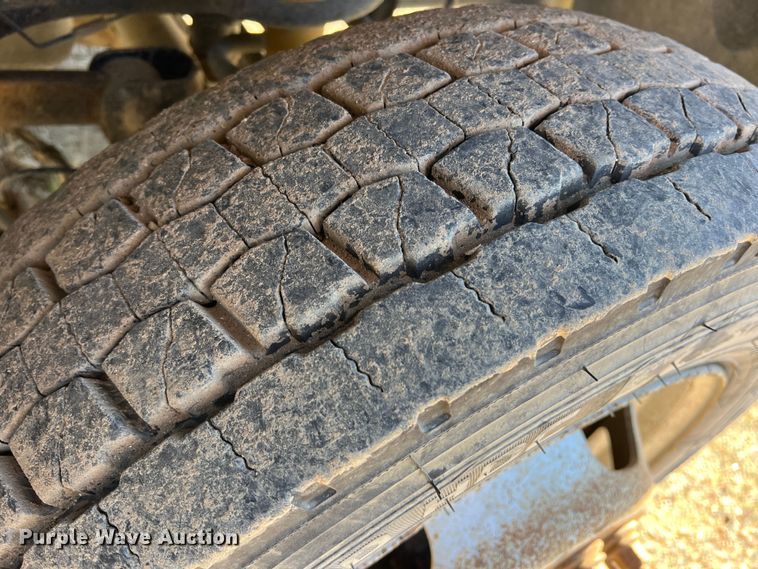 image for item DI8526 2014 Dodge Ram 5500HD  Crew Cab flatbed truck