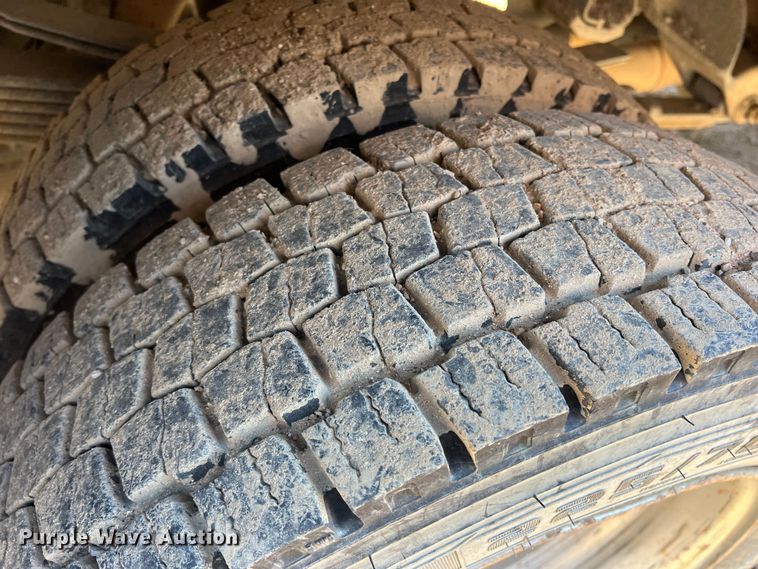 image for item DI8526 2014 Dodge Ram 5500HD  Crew Cab flatbed truck