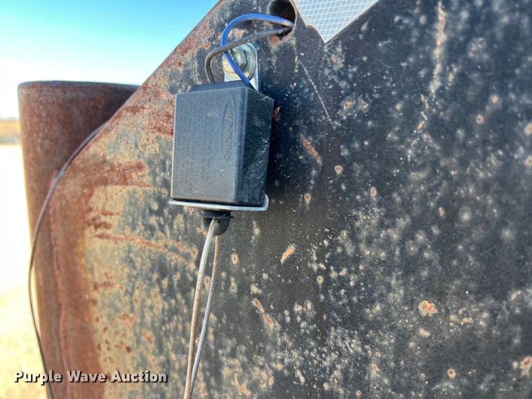 image for item DJ6578 2005 Apache  equipment trailer